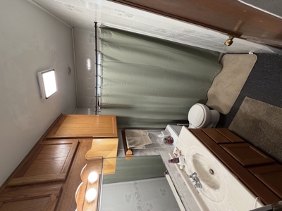 Newton Gem with 2 Garages, Patio Retreat and Prime Location - image 8