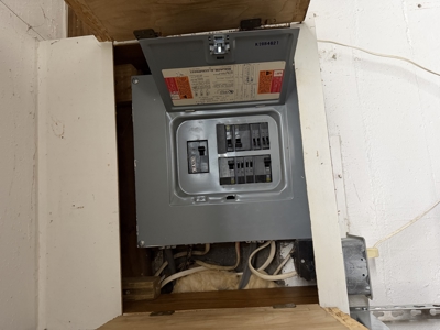 Newton Gem with 2 Garages, Patio Retreat and Prime Location - image 17