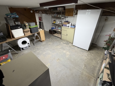 Newton Gem with 2 Garages, Patio Retreat and Prime Location - image 16