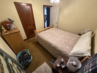 Newton Gem with 2 Garages, Patio Retreat and Prime Location - image 10