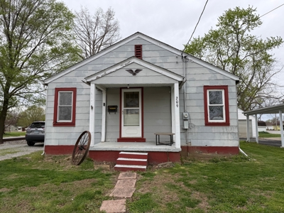 Newton Gem with 2 Garages, Patio Retreat and Prime Location - image 2