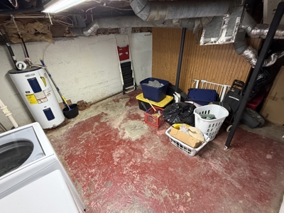 Newton Gem with 2 Garages, Patio Retreat and Prime Location - image 19