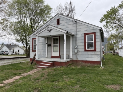 Newton Gem with 2 Garages, Patio Retreat and Prime Location - image 1