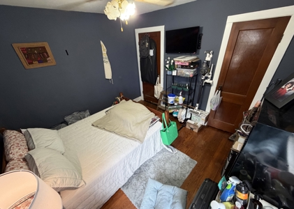 Newton Gem with 2 Garages, Patio Retreat and Prime Location - image 7