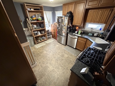 Newton Gem with 2 Garages, Patio Retreat and Prime Location - image 11