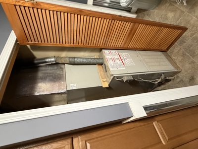 Newton Gem with 2 Garages, Patio Retreat and Prime Location - image 13