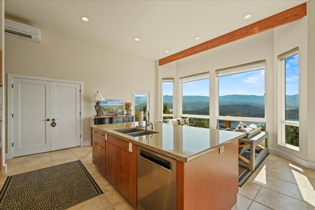 Mountain and Lake View Luxury Home near Ridgway and Telluride - image 6