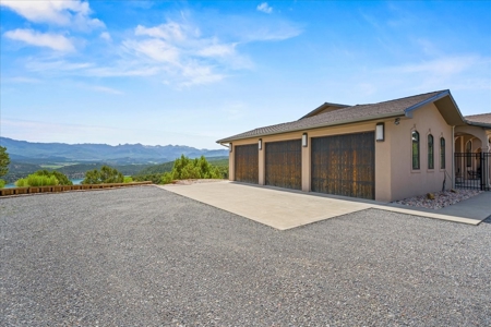 Mountain and Lake View Luxury Home near Ridgway and Telluride - image 37
