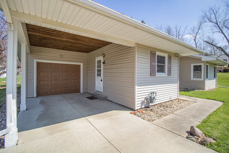 Ranch Home for sale in Anamosa Ia - image 2