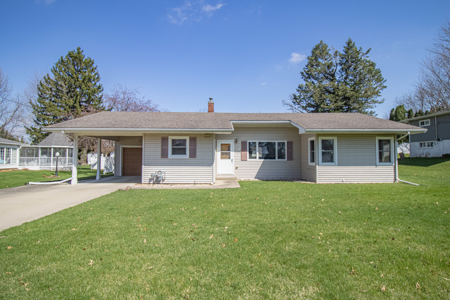 Ranch Home for sale in Anamosa Ia - image 1