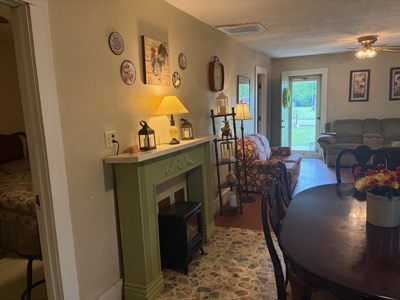 Income Potential in Maud: Home + Large Shop on Expansive Lot - image 6