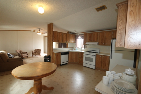 3-Bedroom 2-bathroom Home in town corner lot - image 8