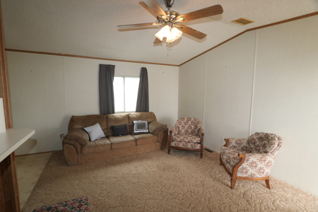 3-Bedroom 2-bathroom Home in town corner lot - image 6