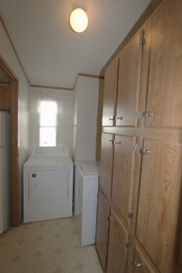 3-Bedroom 2-bathroom Home in town corner lot - image 10