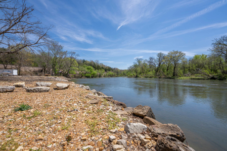 Gorgeous Riverfront Home in the Arkansas Ozarks | Fulton County - image 38