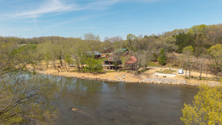 Gorgeous Riverfront Home in the Arkansas Ozarks | Fulton County - image 48