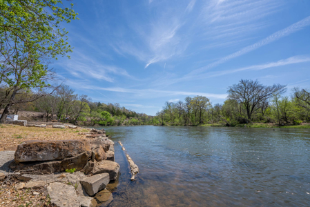 Gorgeous Riverfront Home in the Arkansas Ozarks | Fulton County - image 40