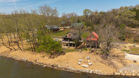 Gorgeous Riverfront Home in the Arkansas Ozarks | Fulton County - image 47
