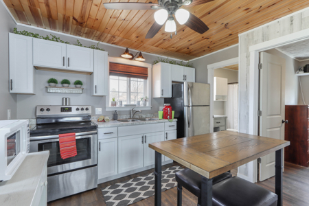 Turnkey Lake Petenwell Waterfront Cottage | Owned Shoreline - image 14