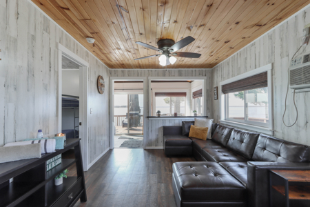 Turnkey Lake Petenwell Waterfront Cottage | Owned Shoreline - image 17