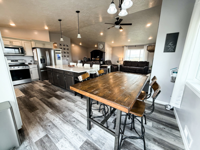 Beautiful Home in Lewistown, Montana - image 8