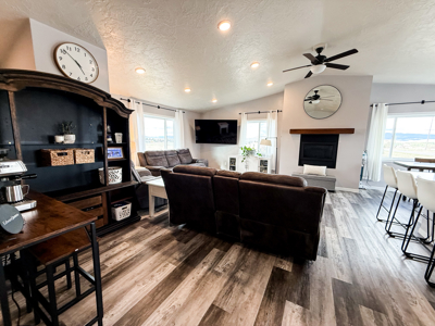 Beautiful Home in Lewistown, Montana - image 4