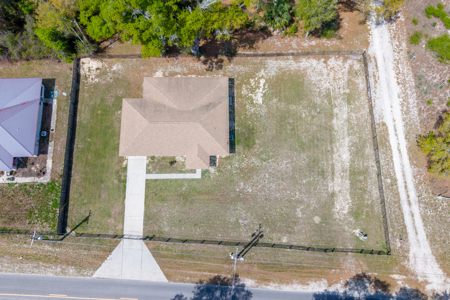 Cute Block Home on 1/2 Acre Bell, FL - image 11