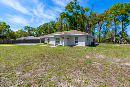 Cute Block Home on 1/2 Acre Bell, FL - image 3