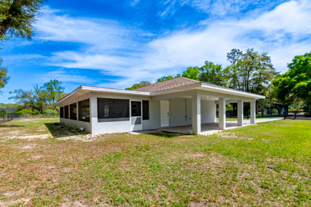 Cute Block Home on 1/2 Acre Bell, FL - image 8
