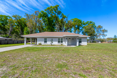 Cute Block Home on 1/2 Acre Bell, FL - image 2