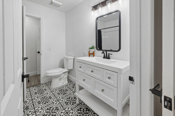 Newly Remodeled 4 bed 3 Bath Home with Lakeview in Keystone, FL