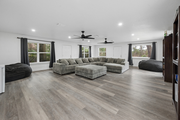 Newly Remodeled 4 bed 3 Bath Home with Lakeview in Keystone, FL