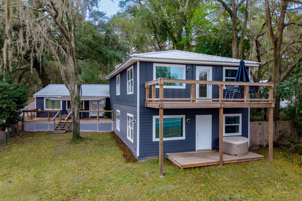 Newly Remodeled 4 bed 3 Bath Home with Lakeview in Keystone, FL