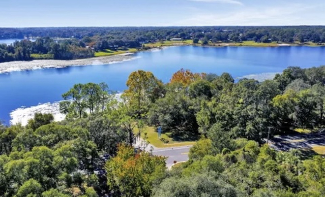 Newly Remodeled 4 bed 3 Bath Home with Lakeview in Keystone, FL