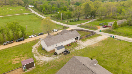 Missouri Ozarks Country Style Home in Town | Thayer - image 45