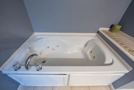 Missouri Ozarks Country Style Home in Town | Thayer - image 17