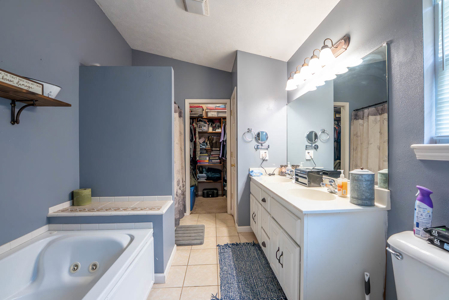 Missouri Ozarks Country Style Home in Town | Thayer - image 16