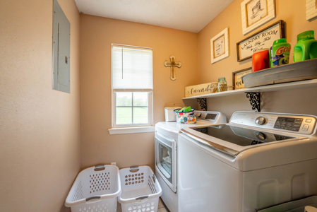 Missouri Ozarks Country Style Home in Town | Thayer - image 23