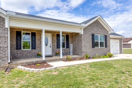 Country Home for Sale in Lewis County, Tennessee - image 4