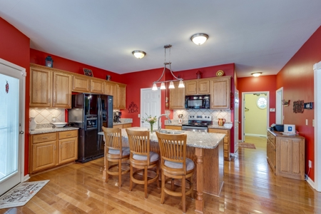 Country Home for Sale in Maury County, Tennessee - image 10