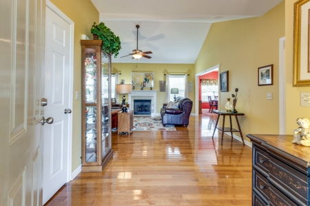 Country Home for Sale in Maury County, Tennessee - image 5