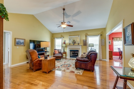 Country Home for Sale in Maury County, Tennessee - image 6