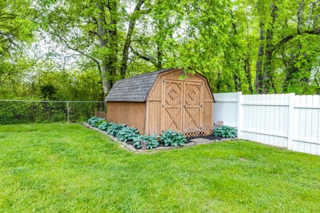 Country Home for Sale in Maury County, Tennessee - image 36