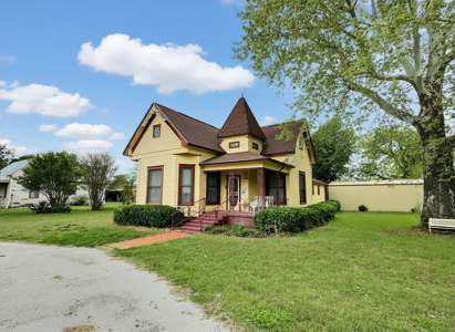 Historic 1906 Victorian Home in Rising Star TX on 0.81 Acres - image 1