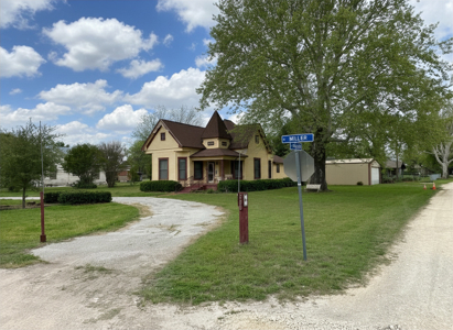 Historic 1906 Victorian Home in Rising Star TX on 0.81 Acres - image 8
