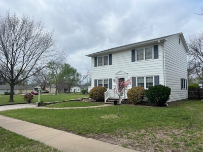 Charming Move In Ready Home in Iola, Ks - image 23