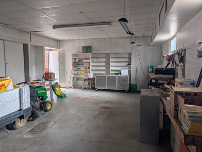 Brick Family Home W Gazeebo 4 Car Garage Corner Lot - image 28