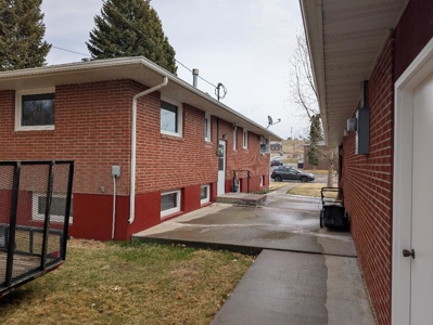 Brick Family Home W Gazeebo 4 Car Garage Corner Lot - image 5