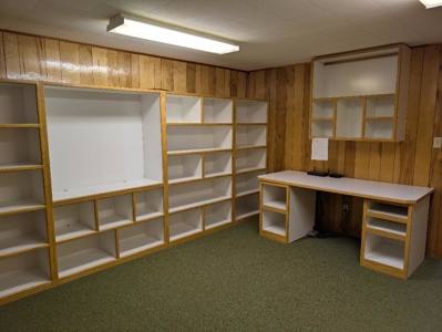 Brick Family Home W Gazeebo 4 Car Garage Corner Lot - image 24