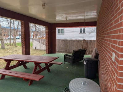 Brick Family Home W Gazeebo 4 Car Garage Corner Lot - image 30